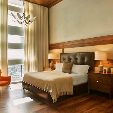 Nautilus Sonesta מיאמי ביץ' מראה חיצוני תמונה A bedroom at the Four Seasons Hotel