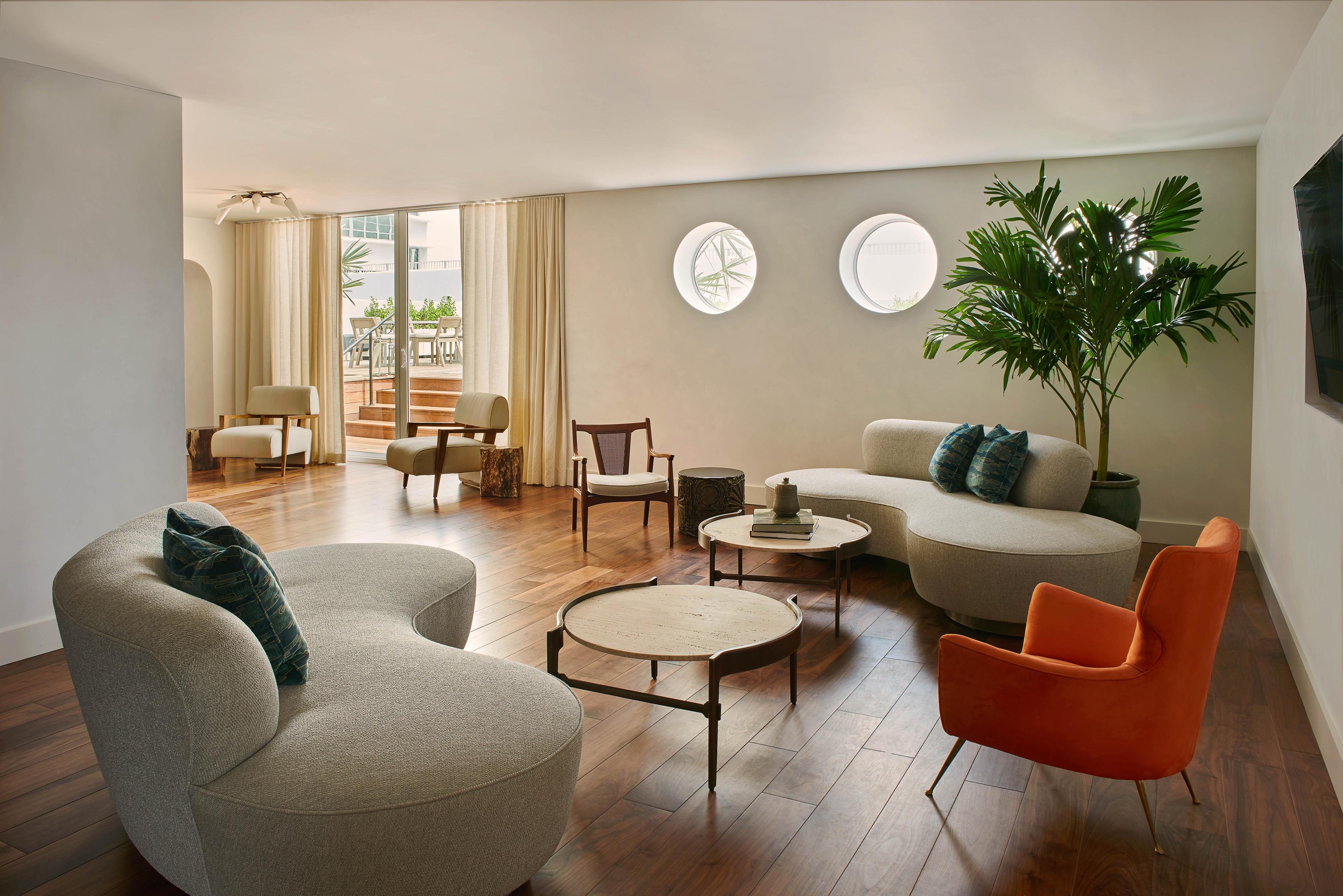 Nautilus Sonesta מיאמי ביץ' מראה חיצוני תמונה The Living Room at The Standard East Village
