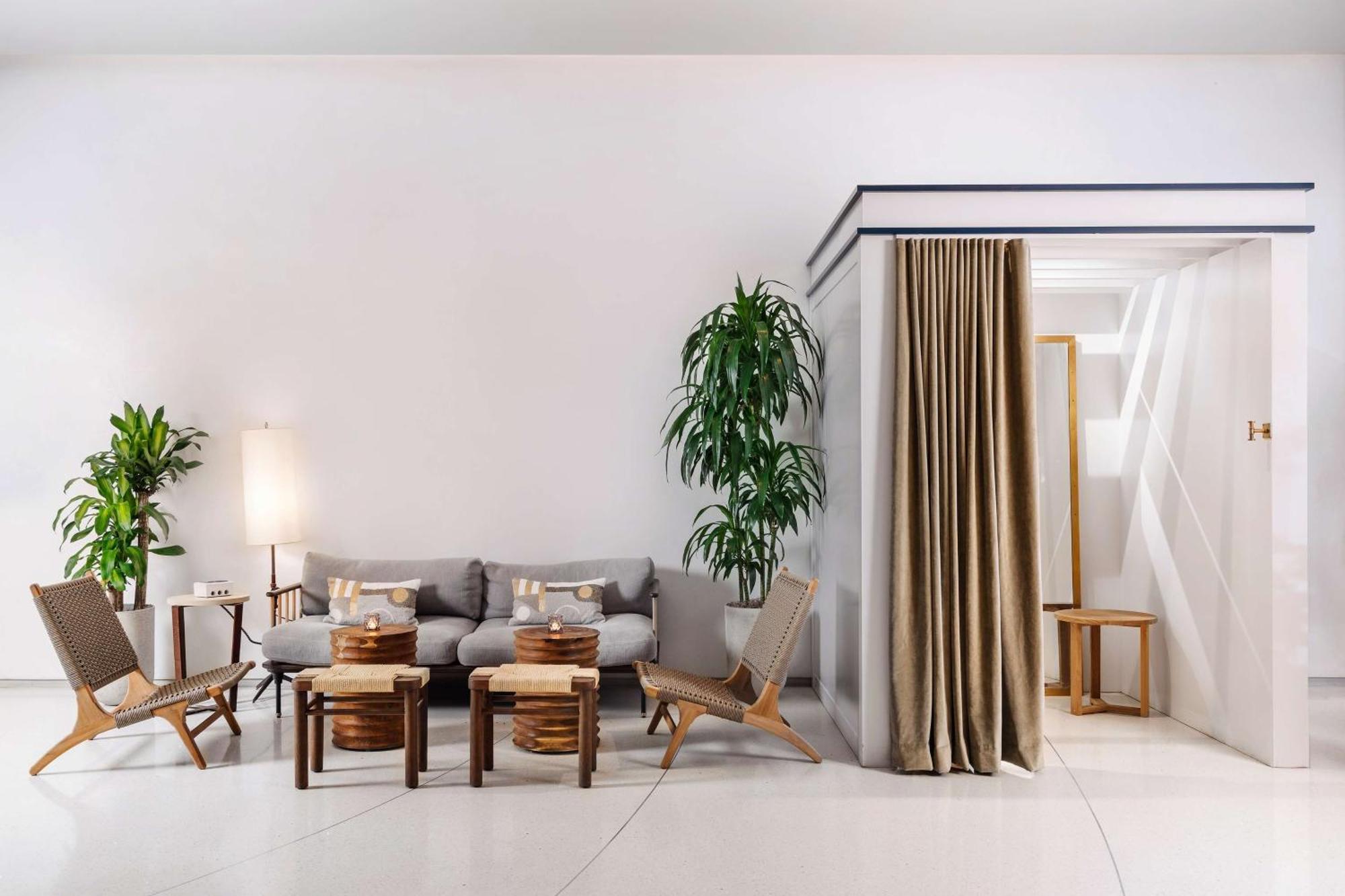 Nautilus Sonesta מיאמי ביץ' מראה חיצוני תמונה A curtain used as a room divider